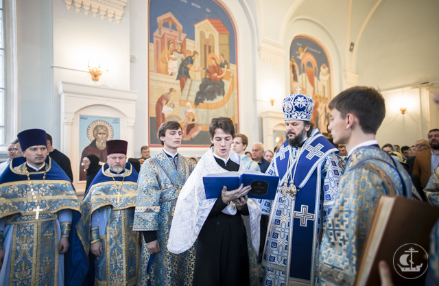 Архиепископ Амвросий возглавил престольные торжества в храме Свято-Владимирской школы