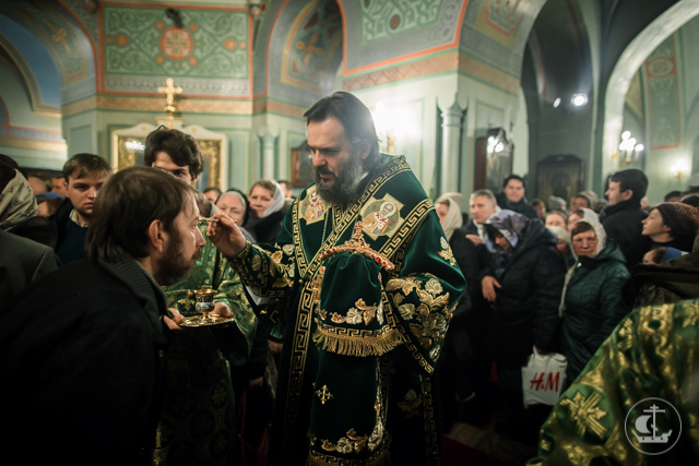 Архиепископ Амвросий совершил всенощное бдение в храме Смоленской иконы Божьей Матери