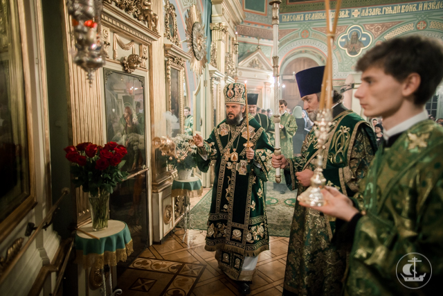 Архиепископ Амвросий совершил всенощное бдение в храме Смоленской иконы Божьей Матери