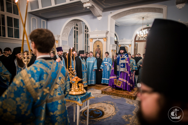 В праздник Сретения Господня епископ Богородский Антоний возглавил всенощное бдение в храме Духовной Академии