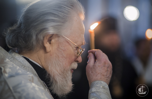 Архиепископ Амвросий молился за панихидой по протоиерею Георгию Красноцветову