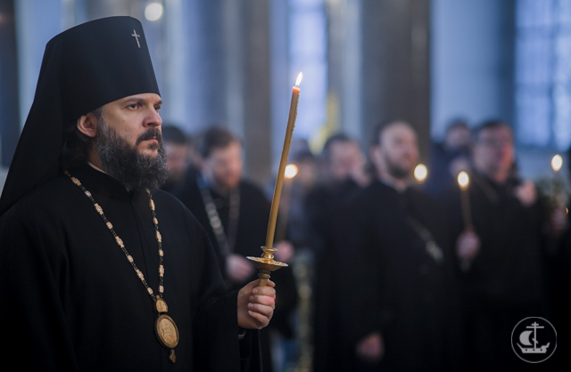 Архиепископ Амвросий молился за панихидой по протоиерею Георгию Красноцветову