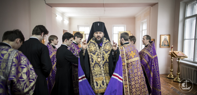 Архиепископ Амвросий совершил молебен перед началом ремонтных работ в историческом здании Академии