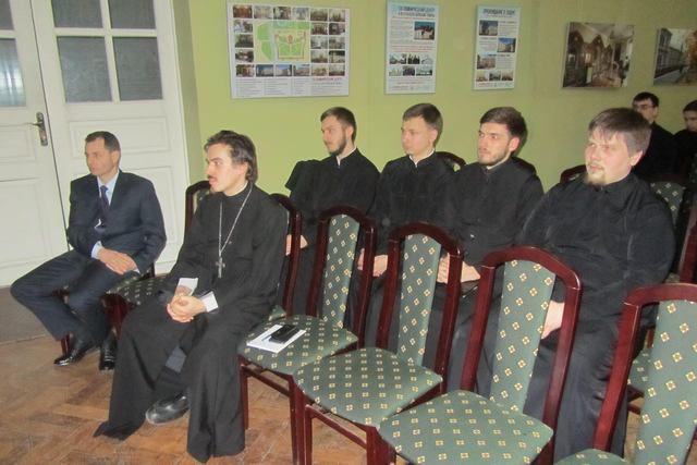 Преподаватели Духовной Академии приняли участие в круглом столе в Александро-Невской лавре