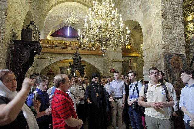 Архиепископ Амвросий и мужской хор Духовной Академии посетили святыни Кипра