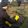 Студенты убрали могилы наставников Академии, похороненных на Никольском кладбище Александро-Невской Лавры