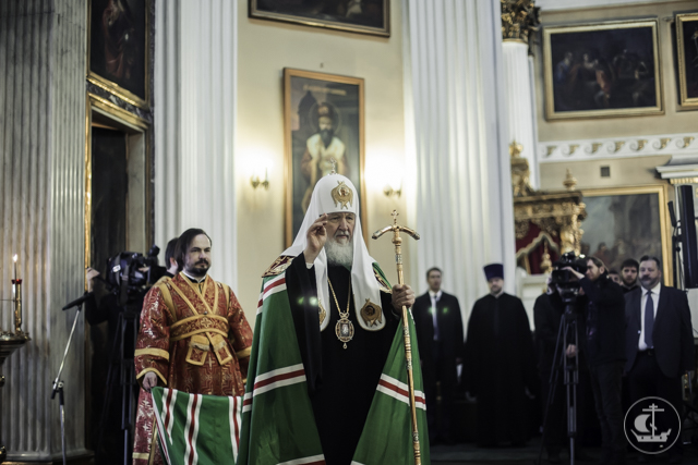 Ректор Академии сослужил Патриарху Кириллу в Троицком соборе Александро-Невской лавры