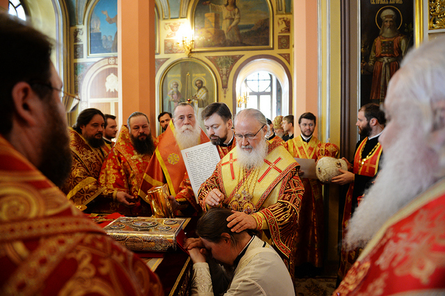 Святейший Патриарх Кирилл рукоположил выпускника Духовной Академии во епископа
