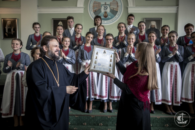 Детско-юношеский хор из Киево-Печерской лавры выступил в Академии