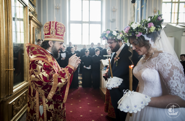 Архиепископ Амвросий совершил венчальную Литургию