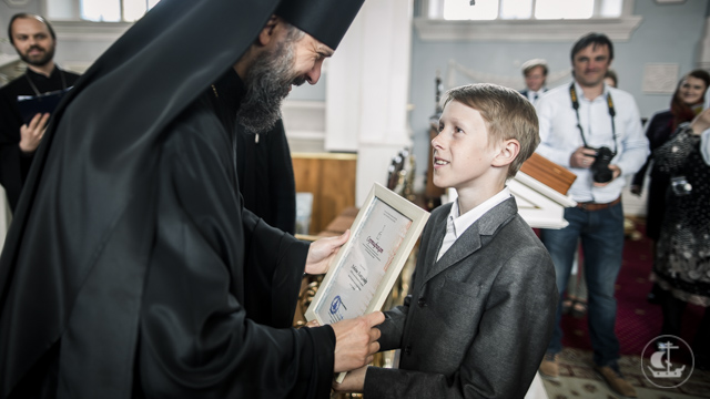 Архиепископ Амвросий наградил победителей детско-юношеского литературного конкурса