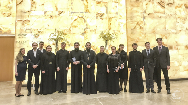 В День памяти и скорби ректор и студенты Академии посетили концерт симфонического оркестра в Мариинском театре