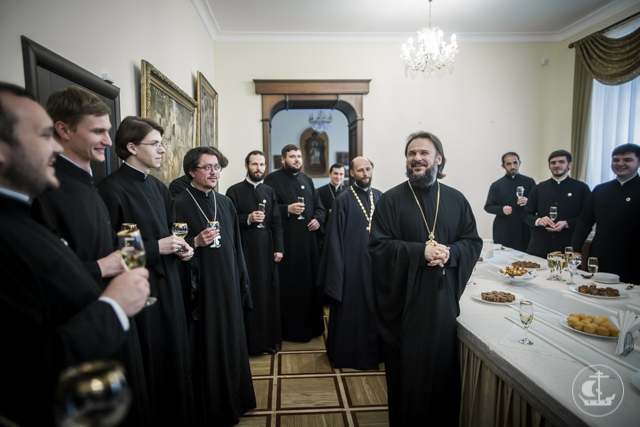 Архиепископ Амвросий встретился с выпускниками аспирантуры и магистратуры