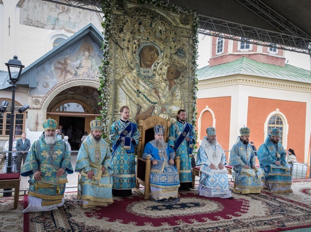 Архиепископ Амвросий принял участие в торжествах в Тихвинском монастыре