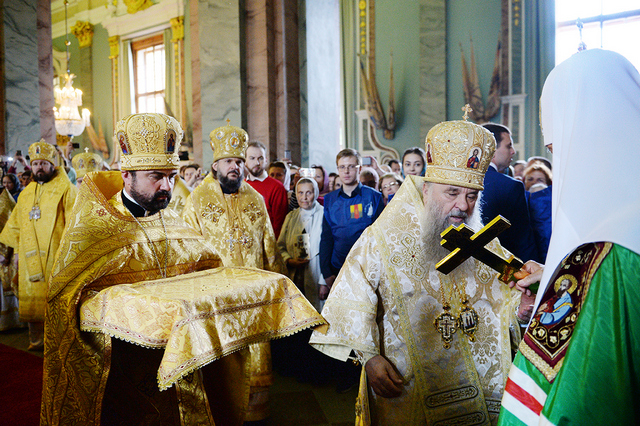 Архиепископ Амвросий сослужил Святейшему Патриарху в Петропавловском соборе