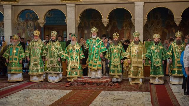 Архиепископ Петергофский Амвросий в день памяти Преподобного Сергия принял участие в богослужениях в Троице-Сергиевой Лавре