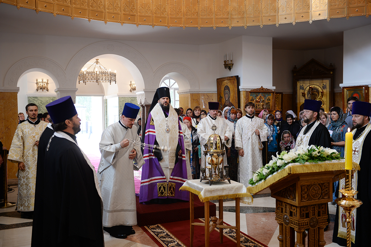 Архиепископ Амвросий принял участие в Патриарших богослужениях накануне праздника Преображения Господня