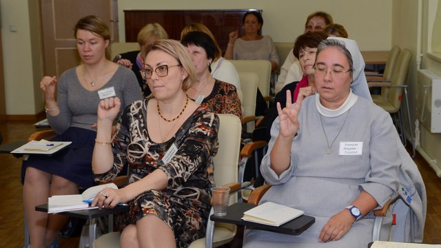 Аспирант Духовной Академии провел семинар по основам жестового языка