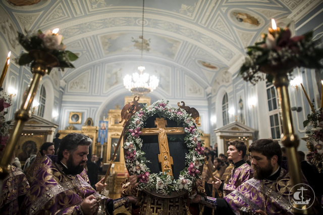 Академия встречает праздник Всемирного Воздвижения Креста Христова