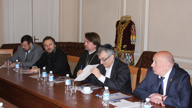 Архиепископ Петергофский Амвросий принял участие в заседании комиссии по гармонизации межнациональных и межконфессиональных отношений