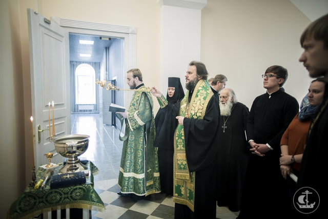 Архиепископ Амвросий освятил воссозданный исторический флигель преподавателей Санкт-Петербургской духовной семинарии
