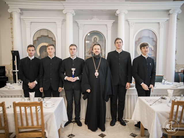 Архиепископ Амвросий наградил победителей студенческого чемпионата по мини-футболу