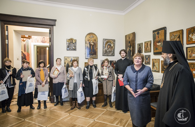 Архиепископ Амвросий наградил сотрудников Российской национальной библиотеки за сотрудничество