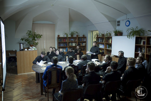 В Санкт-Петербургской Духовной Академии прошел круглый стол, посвященный святителю Филарету (Дроздову)