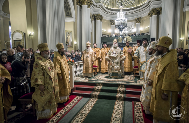 Архиепископ Амвросий сослужил Патриарху Александрийскому Феодору II за Литургией в Александро-Невской лавре