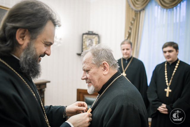 Архиепископ Амвросий наградил благотворителя Духовной Академии