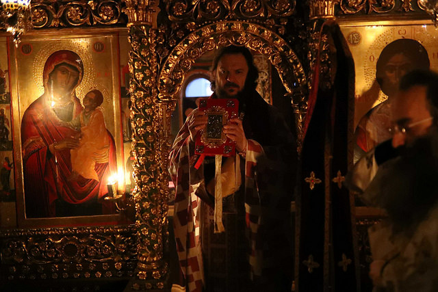 В первый день 2018 года архиепископ Петергофский Амвросий совершил Литургию в храме иконы Божией Матери «Отрада и утешение»