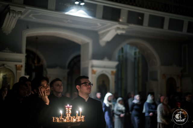 В Неделю о Страшном суде Академия молилась за ночной Литургией