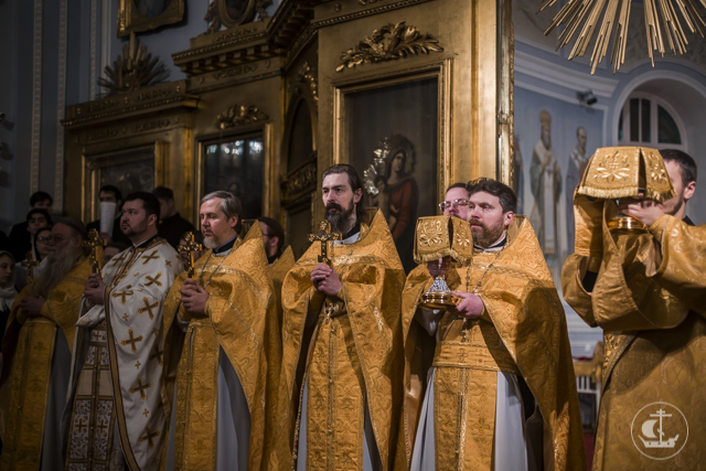 В день памяти Трех святителей в Академии совершена Литургия на греческом языке