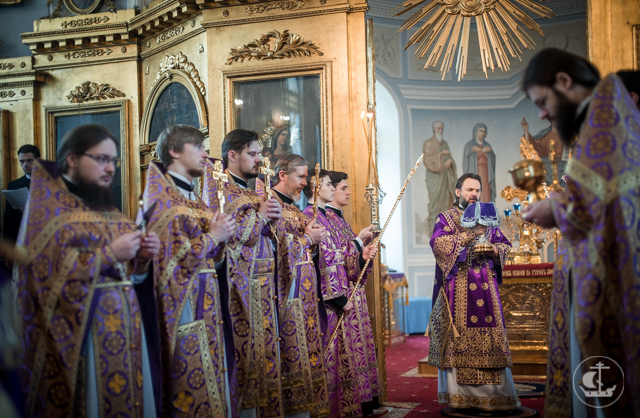 В Неделю Крестопоклонную архиепископ Амвросий совершил диаконскую хиротонию