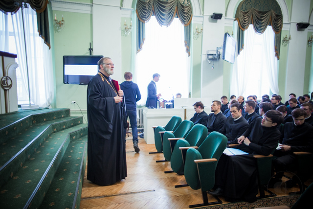 Иеромонах Константин (Симон) рассказал студентам Академии о современной ситуации с униатством на Украине