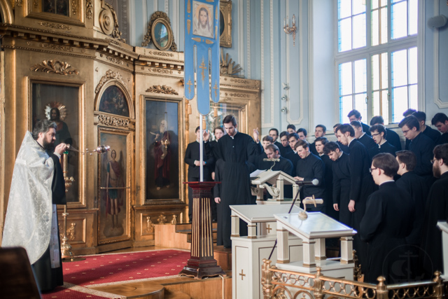 Академия молится о погибших в Кемерово