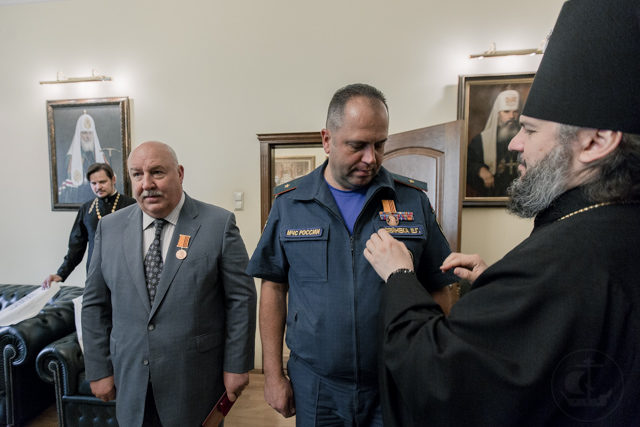 Архиепископ Амвросий наградил медалями благотворителей Духовной Академии