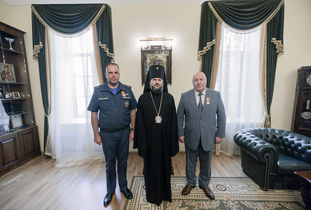 Архиепископ Амвросий наградил медалями благотворителей Духовной Академии