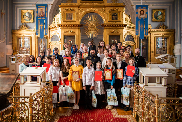 Архиепископ Амвросий наградил дипломами школьников – финалистов и победителей олимпиад