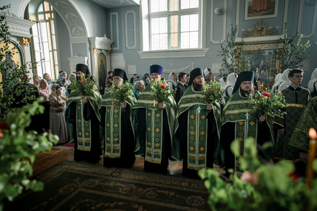 В праздник Святой Троицы два студента Духовной Академии приняли священный сан