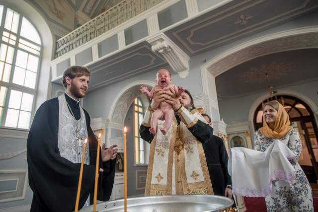 Архиепископ Амвросий крестил дочь академического священника