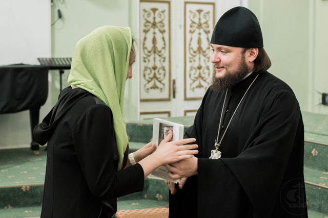 Епископ Петергофский Серафим встретился с поступившими на Епархиальные курсы религиозного образования и катехизации
