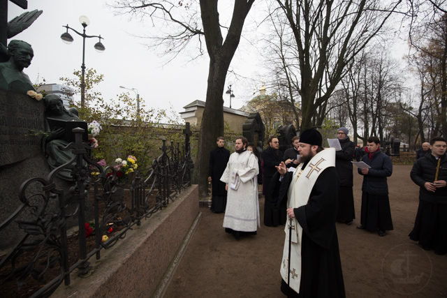 Ректор Духовной Академии совершил заупокойную литию на могиле П. И Чайковского