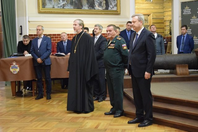 Священник Андрей Парафенюк принял участие в церемонии проводов в армию призывников Центрального района