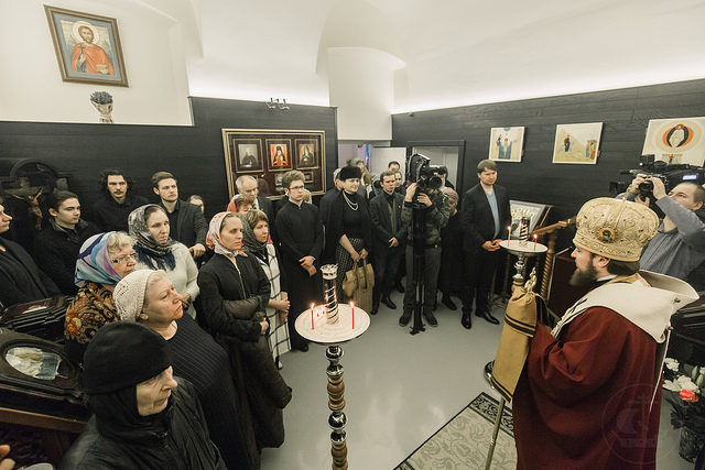 Ректор Академии совершил Литургию в храме-реликварии при Отделе религиозного образования и катехизации Санкт-Петербурга