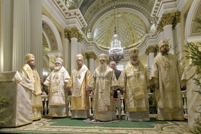 Ректор Академии сослужил правящему архиерею Санкт-Петербурга за вечерним богослужением в праздник Рождества Христова